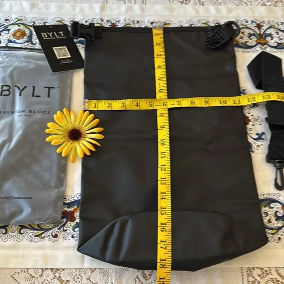 🧳 BYLT Basics; BNWT; Waterproof “BIOS”Black Uni-Sex Travel/Daily “Go To” Bag! - Picture 3 of 11